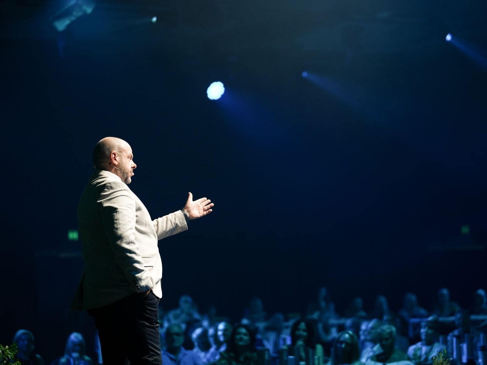 Brett Davis speaking to a large audience